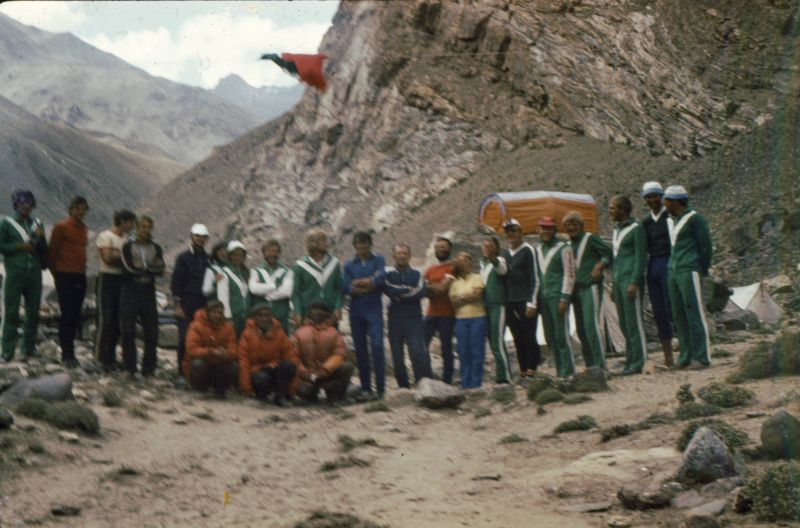 Vaizdas:Stovyklos atidarymas (tupi varovai).JPG