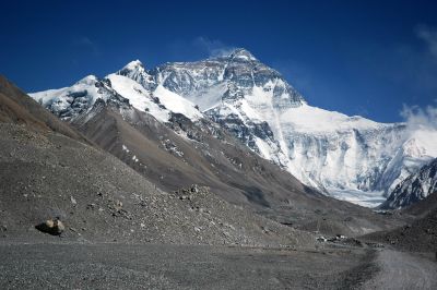 Mount Everest from Rongbuk may 2005.jpg