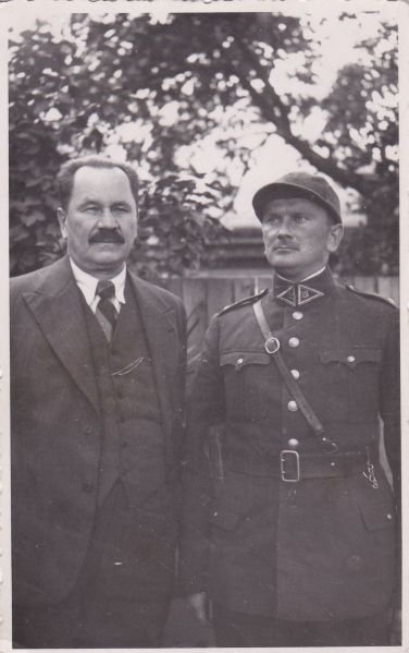 Vaizdas:Su tėvu1939.jpg