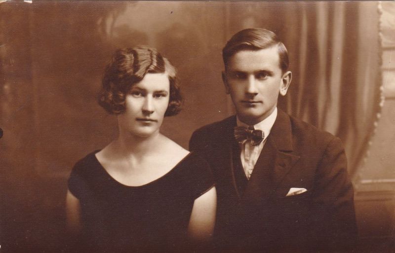 Vaizdas:1000px-Su sese Nina1932.jpg