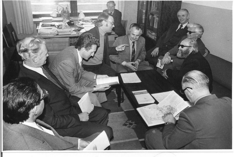 Vaizdas:1000px-Su buvusiais studentais.jpg